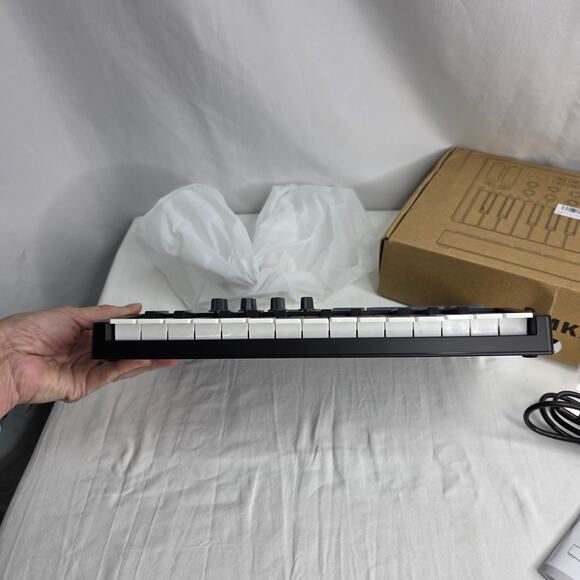 M-VAVE 25 Key USB MIDI Keyboard Controller W 8 Backlit Drum Pads Wireless - Picture 10 of 16